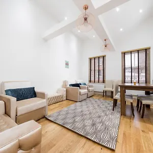 Apartment Aldgate Flats, London