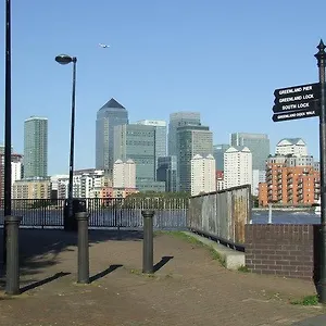Apartment Surrey Quays, London